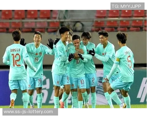 意大利U17青军闪耀赛场，两球胜捷克晋级世青赛16强震撼全场