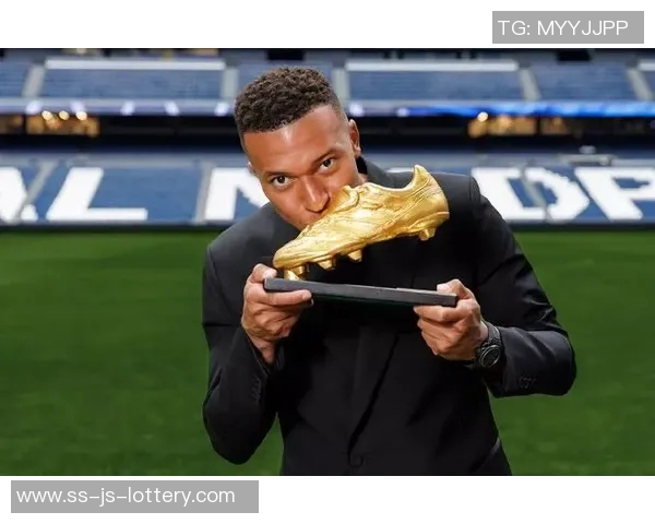 姆巴佩领取欧洲金靴奖，皇马全队出席并合影留念——荣耀夜的品牌叙事