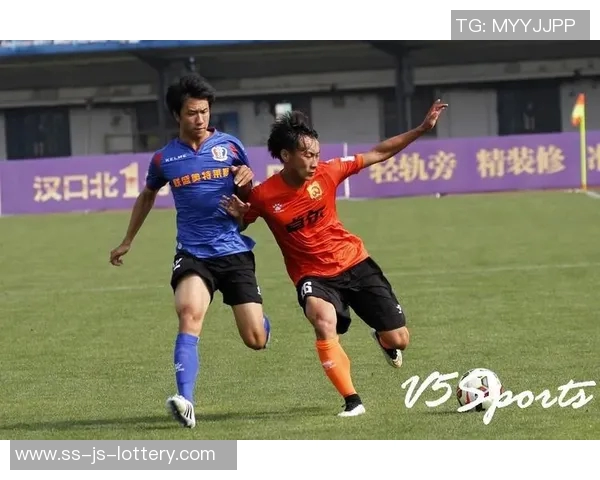 每体:球迷为求观赛,向克鲁尼夫球场对面住户出价500欧元 每体:球迷为求观赛,向克鲁尼夫球场对面住户出价500欧元